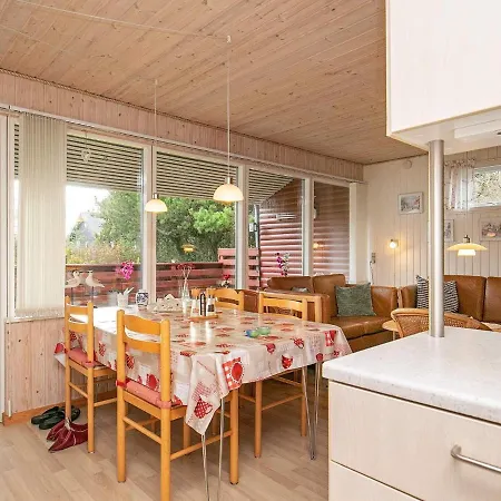 6 Person Holiday In Casa vacanze Hals
